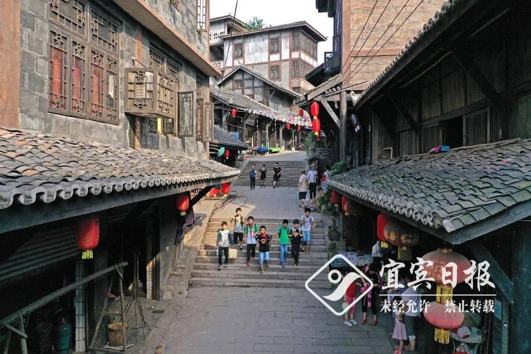为什么离职在家，社保状态显示如图：社保中心代缴失业人员？